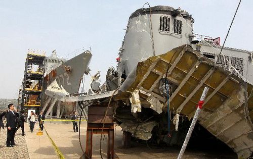 圖為5月19日在韓國平澤展示的“天安”號警戒艦殘骸。新華社/聯(lián)合通訊社