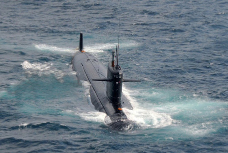 資料圖：中國(guó)海軍091級(jí)核潛艇訓(xùn)練。