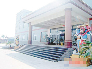 關(guān)建軍、關(guān)建民兄弟被捕前，大興土木為自己興建的豪宅。