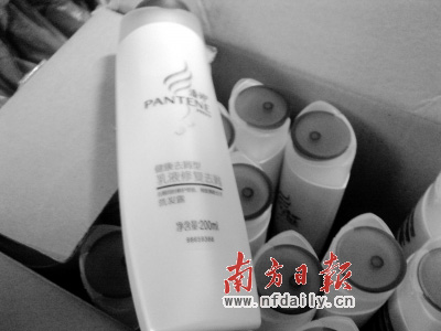 學(xué)生花錢購買的是假寶潔名牌產(chǎn)品。湯凱鋒 攝　　　