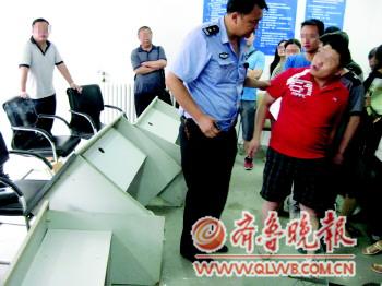 業(yè)主拿著入住通知書去收房,結(jié)果收到了一張這樣的“白條”。