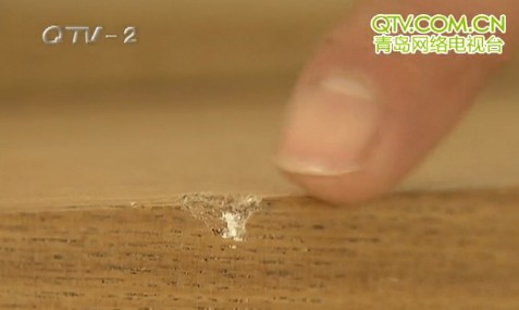 男子1萬(wàn)6買實(shí)木家具3年才知被騙 商家稱桌腿是就算