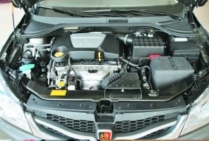 有車主投訴榮威350手動擋變速箱有異響，具體表現(xiàn)在怠速時中控臺有“噠噠”的輕微異響，汽車啟動后明顯能聽到“噠噠”聲