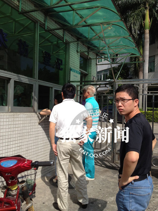 今日上午9點20分左右，陳百祥現(xiàn)身深圳市公安局經(jīng)濟犯罪偵查局