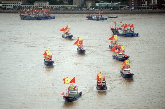 海監(jiān)編隊繼續(xù)巡航釣魚島 萬艘漁船東海捕魚