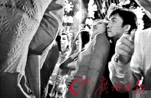 女星進(jìn)了夜店就狂放無限啊！