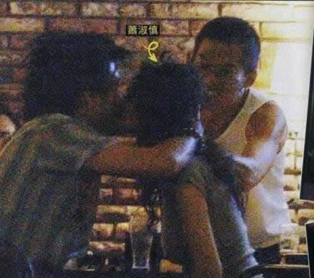 女星進(jìn)了夜店就狂放無限啊！