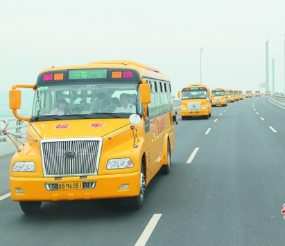 不避讓校車一次記6分 校車?？宽毻＼嚨却坏贸? align=
