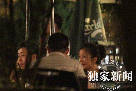趙薇坐百萬(wàn)改裝奔馳出行 富婆房車(chē)越野都有