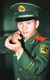 10月15日，武警廣元支隊狙擊手杜峰峰講述擊斃歹徒時的場景。