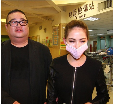 周杰倫女友昆凌駕百萬(wàn)跑車撞傷2人 被嚇壞淚流滿面