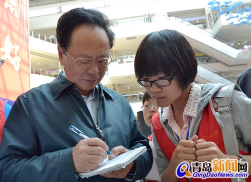 市委常委、宣傳部長胡紹軍寄語小記者