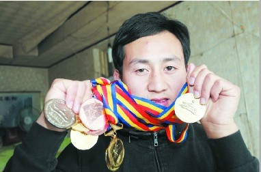 鄒慶東，獲得過8塊金牌的自行車運動員