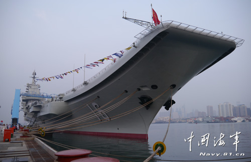資料圖：中國航母遼寧艦正式入列。