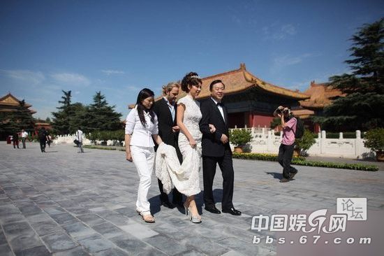 葉劍英孫女性感亮相 萬(wàn)里孫女萬(wàn)寶寶透視裝爭(zhēng)艷