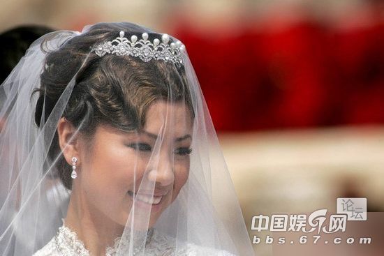 葉劍英孫女性感亮相 萬里孫女萬寶寶透視裝爭(zhēng)艷
