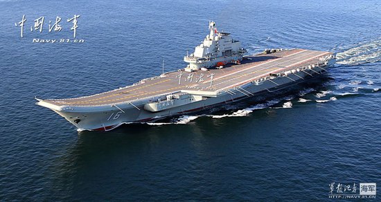 中國(guó)艦載機(jī)首次在航母遼寧艦上起降 現(xiàn)場(chǎng)震撼