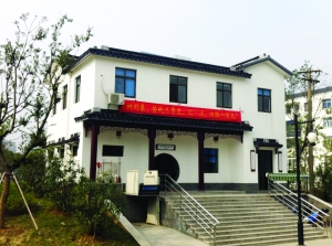 如果不是門前的標(biāo)牌，很多人都會把這個公廁當(dāng)作一幢別墅 蔣文龍 攝