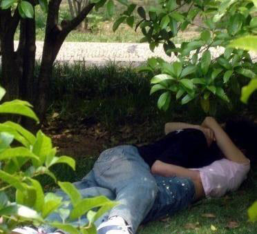 性開放彌漫大學(xué)校園 家長(zhǎng)憂心啊
