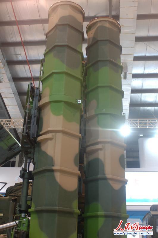 FD-2000中遠(yuǎn)程導(dǎo)彈發(fā)射筒。攝影：閆嘉琪