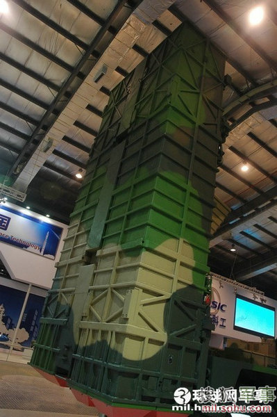 資料圖：SY400發(fā)射車后視。