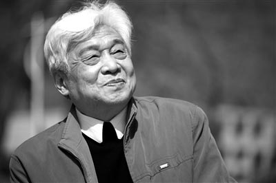 中國傳媒大學播音主持藝術學院前任院長、76歲的中國播音界泰斗張頌，因食道癌晚期醫(yī)治無效，于昨日在北京去世。新京報 宋佳音 攝