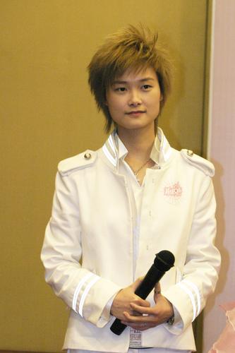 06年，李宇春助陣超女海選