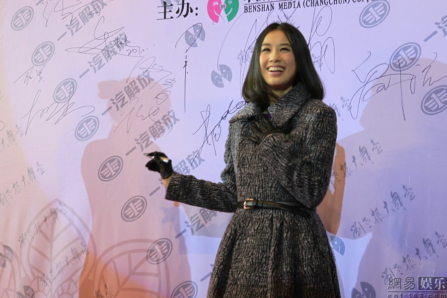 趙本山豪華二人轉(zhuǎn)劇場開業(yè) 張柏芝、干女兒黃圣依捧場力挺