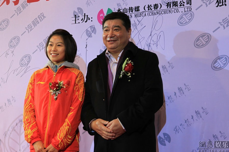 趙本山豪華二人轉(zhuǎn)劇場開業(yè) 張柏芝、干女兒黃圣依捧場力挺