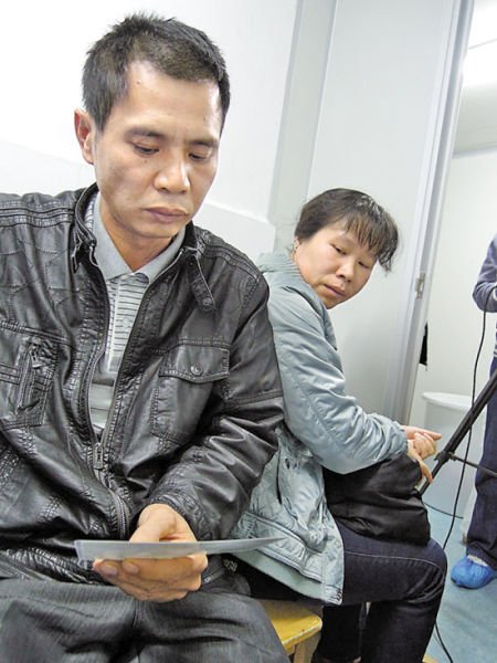 看著女兒的照片，吳文瑞夫婦悲從中來。