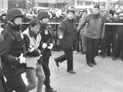 震驚哈爾濱市的兩起樓道殺害女性案犯罪嫌疑人楊炳彥落網(wǎng)了。