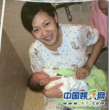 盤點當(dāng)眾哺乳秀母愛的女星
