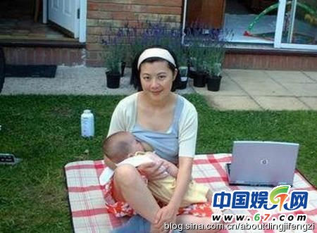 盤點(diǎn)當(dāng)眾哺乳秀母愛的女星