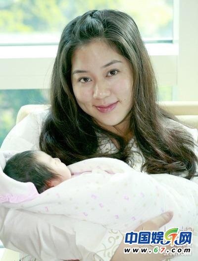 盤(pán)點(diǎn)當(dāng)眾哺乳秀母愛(ài)的女星