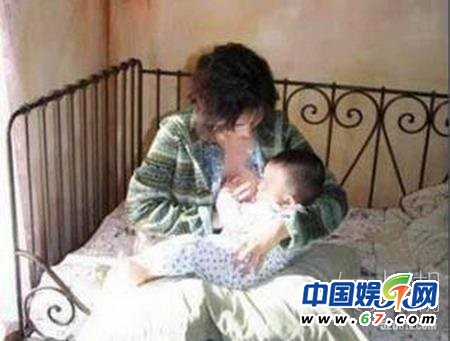 盤點當眾哺乳秀母愛的女星