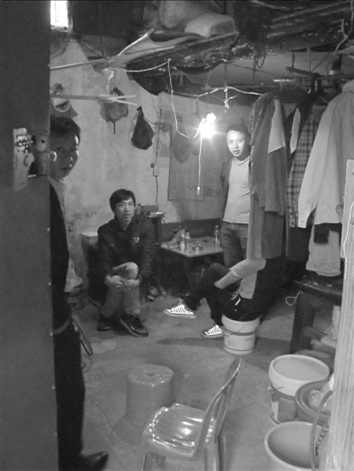 案發(fā)前劉雙云曾借住在朋友鄧元發(fā)的出租屋里。