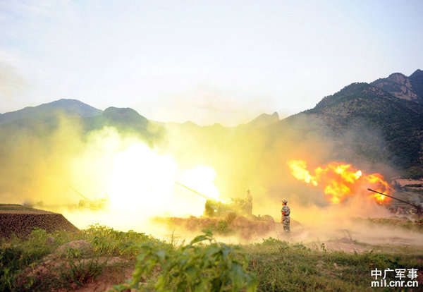 資料圖：成都軍區(qū)某高炮團實施復(fù)雜電磁對抗演練。