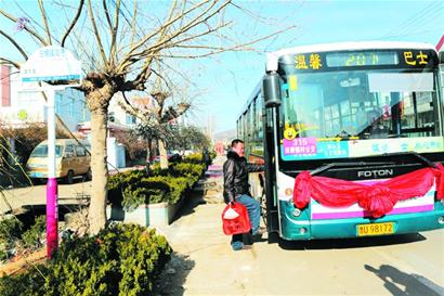 方便！出門咱就能上公交車