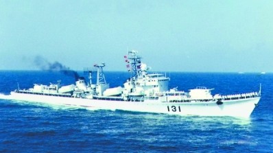 原文配圖：原東海艦隊(duì)所屬的驅(qū)逐艦131“南京”號改建成海監(jiān)執(zhí)法船，轉(zhuǎn)為中國海監(jiān)東?？傟?duì)屬下。