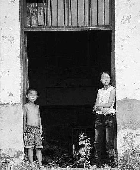 周飛龍遇害后，妻子改嫁，留下一對年幼的兒女。