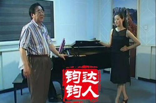 宋祖英自曝和老公一見(jiàn)鐘情 與趙本山秘照曝光