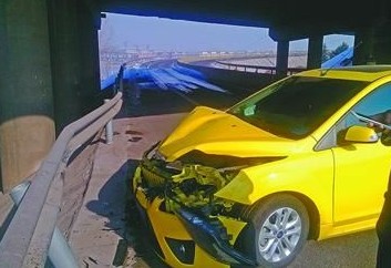 ?？怂蛊嚤恢覆话踩?車頭癟氣囊卻無反應(yīng)