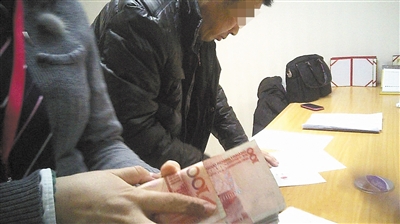 1月5日，由中介公司找來的京籍女子裴莉和購房者許昌赫簽訂協(xié)議，而后閃婚，裴莉當日得2萬元好處費，幫助許昌赫取得在京購房資質(zhì)。