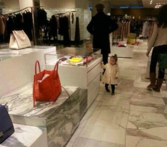 貝克漢姆一家逛奢侈品店 小七巡視似貝嫂時(shí)尚顧問(wèn)