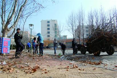 大學(xué)生春節(jié)留守打工賺經(jīng)驗 獨生子女體驗異地過年