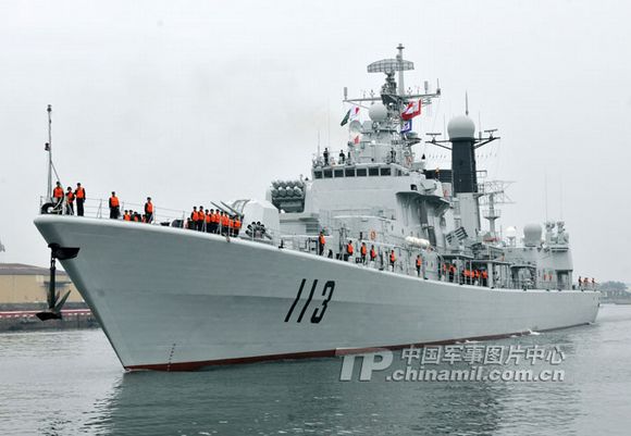 資料圖：中國海軍“青島”號(hào)導(dǎo)彈驅(qū)逐艦。