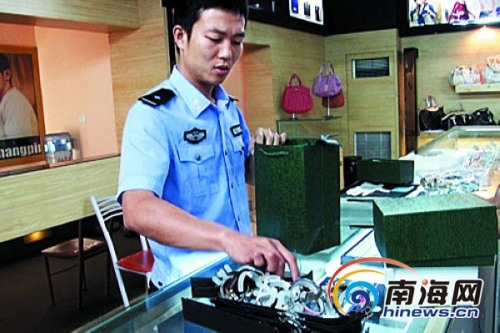 三亞搗毀販假窩點(diǎn)查獲近千萬元假LV、愛馬仕等