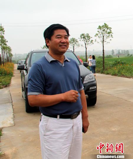 張德華在工作中。2012年資料圖 吳奇勇 攝
