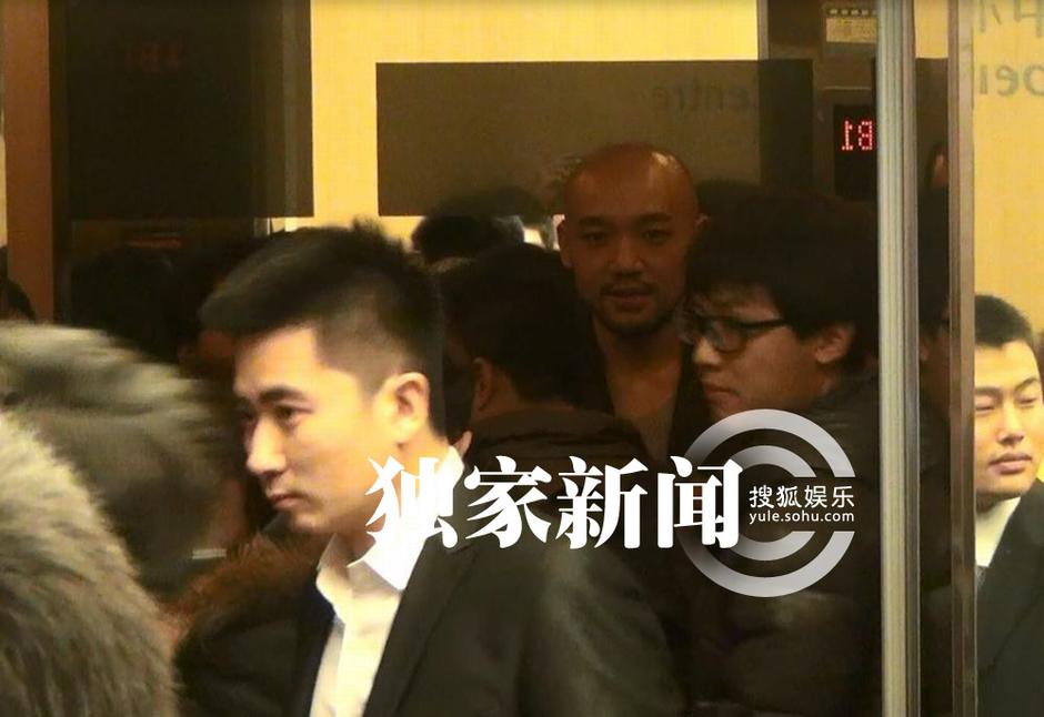 李代沫機場喬裝玩低調(diào) 工作不休撈金忙