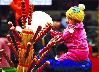 糖球會3天迎88萬人次 傳統(tǒng)燈謎遇網絡阻擊眾人忙百度